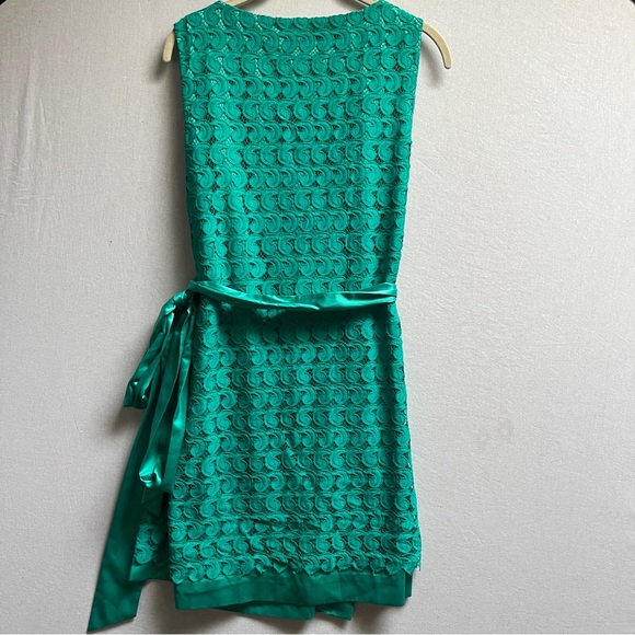 Diane von Furstenberg Derbette Wrap Lace Dress Sz 4 - Picture 3 of 10